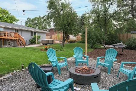 Hot Tub, Sauna & Firepit 15 min Den & Red Rocks