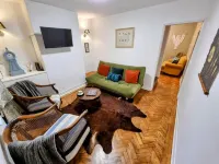 Cute Lion Cottage in Egham -Heathrow- 6 Guests Hotels in Egham