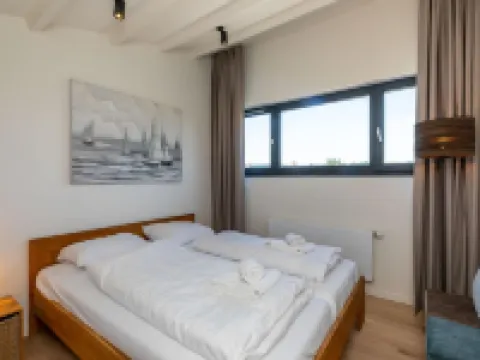 吸引人的假日之家，陽光花園，靠近海灘 尼烏弗利特酒店