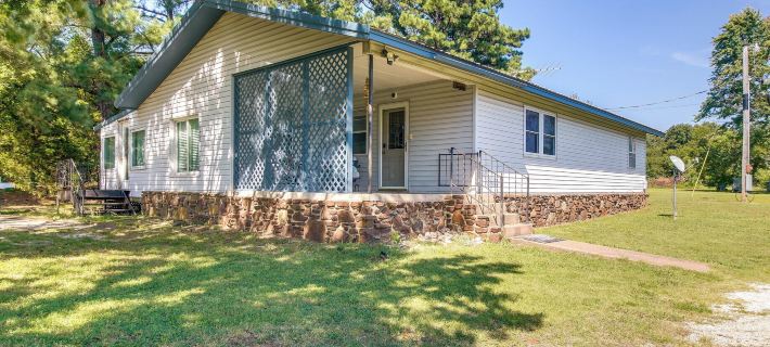 Cookson Vacation Rental w/ Spacious Yard & Porch! Hotéis em Cherokee County
