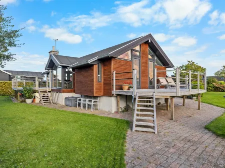 "Berner" - 40m from the sea Отели в г. Otterup