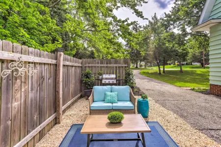 Bright Parma Home w/ Outdoor Space < 10 Mi to Dtwn