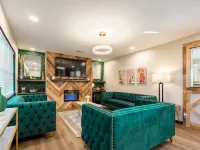Stylish and funky, minutes away from everything NWA has to offer! Hotels in Springdale