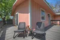 메인 스트리트까지 1마일, 핑크 하우스에 오신 것을 환영합니다!