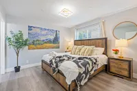 MI- Ranch style 3 bedroom 2 bath Quiet & safe Neighborhood king-bed! Hotels near Cafe LuMar