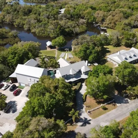 Shangri-La ♛ Private Waterfront Resort Sleeps 30 • 3 Acres •Mega Pool•Game House