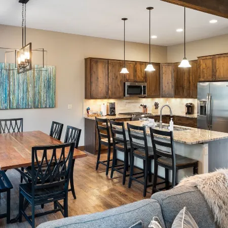 Mountain Haus 4 Bedroom Home by RedAwning