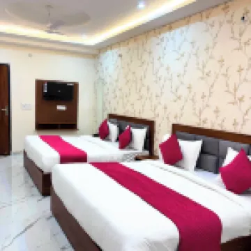 โรงแรม โอม พาเลซ