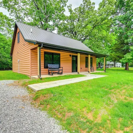 Near Mammoth Cave: Family-Friendly Cabin w/ Patio!