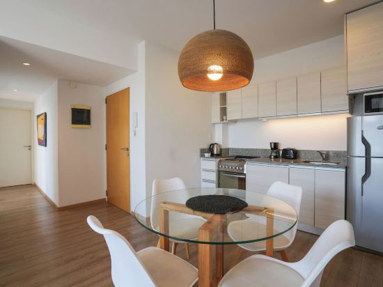 Monroe Suites