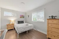 Modern Retreat w/ Patio & Sunset Views - Gray St