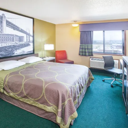 Super 8 by Wyndham Van Buren/Ft. Smith Area