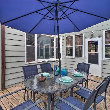 Deck & Fire Pit: Cozy Pocono Mountain Home