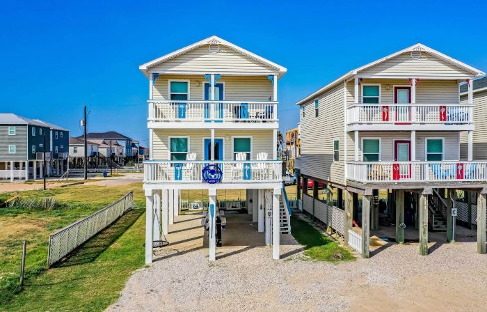 Walk to Shore & Eats: Surfside Beach House