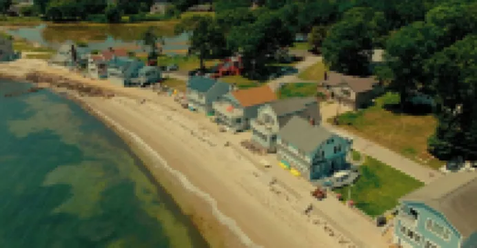 PRIVATE BEACH: BEACHFRONTS & BALCONIES @ NIANTIC W/ 6 QUEENS