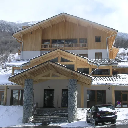 Apartment in Orelle with Pool & Sauna Access