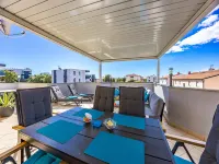 Family-friendly apartment with sea view - 2-Star