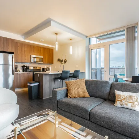2BR | Rooftop, Gym, Lounge | Bellevue | Sophari C