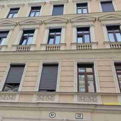 Old Vienna Apartments Hotel Exterior