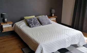 Sunny Garden Cottage, Alle