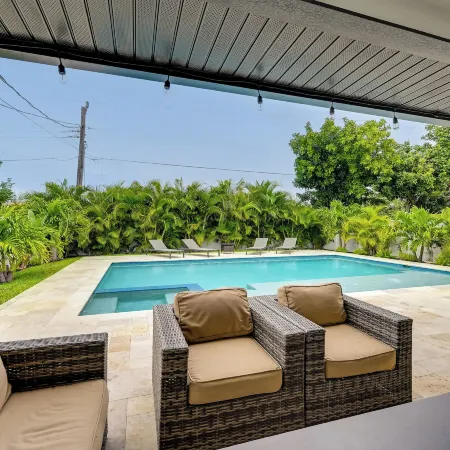 Walk to Beach: Getaway w/ Pool in Naples!