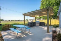 Grand Park Cottage - sleeps 12 steps from Grand Park