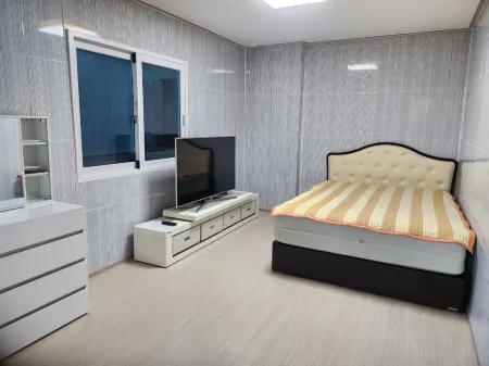 Yeosu Art Village 705 Pension Отели рядом с достопримечательностью «Aeyangwon History Hall»