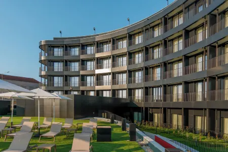 Meliá São João da Madeira Отели рядом с достопримечательностью «Estação da Biodiversidade do Parque Molinológico»