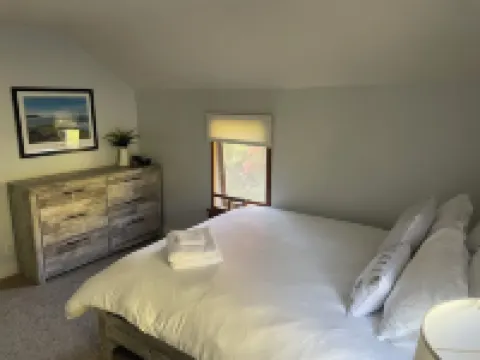 Spacious 5-Bedroom House in Eugene, Walking Distance to Campus, Hayward Field