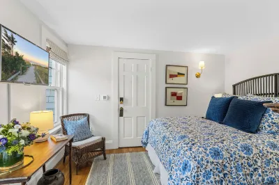 Charm on Main Hotels near Cape Cod Rail Trail