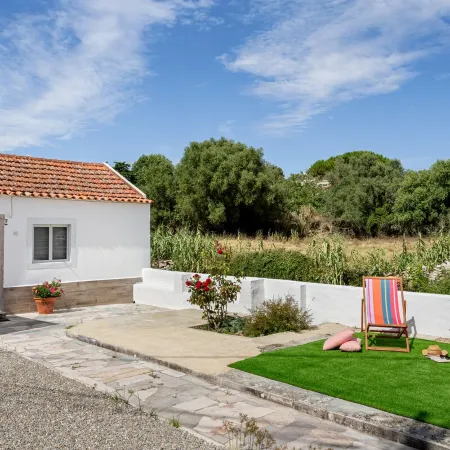 GuestReady - Quaint house with Patio