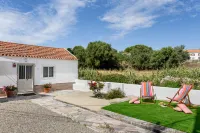 GuestReady - Quaint house with Patio