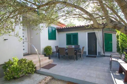 House Pansy Hotels in Pasman