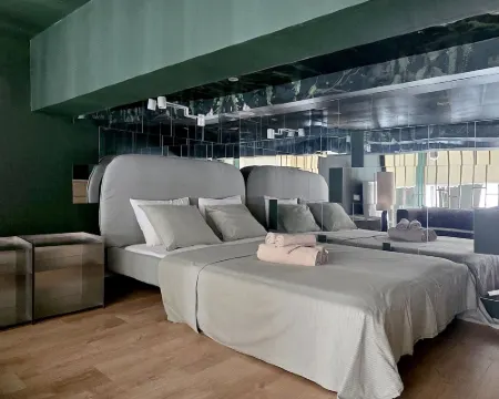 me more studio Hotéis em Mons