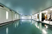 Holiday Inn MILTON KEYNES - CENTRAL by IHG - С бассейном