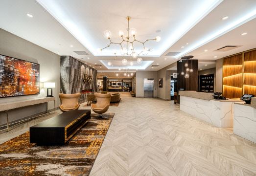 3. 더블트리 바이 ..