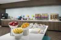 Tru by Hilton Denver Airport Tower Road - breakfast