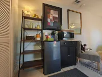 Queen. Minutes to Wilton drive. Private entrance and bathroom