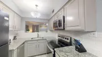 I841 – World Cup Stay - 18 Min to at&T - Sleeps 4 - Public Transit