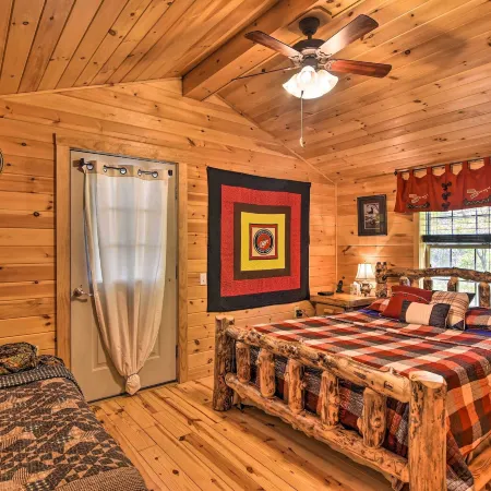 Parsons Semper Fi Cabin w/ Fire Pit! Отели в г. Такер