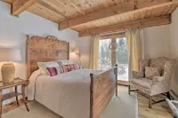 Upscale Montgomery Cabin, Near Jay Peak Resort! - parking