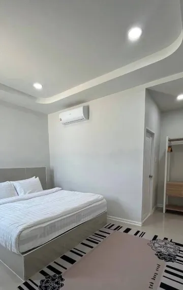 ห้องเตียงคู่พร้อมลานเฉลียงและวิวสวน