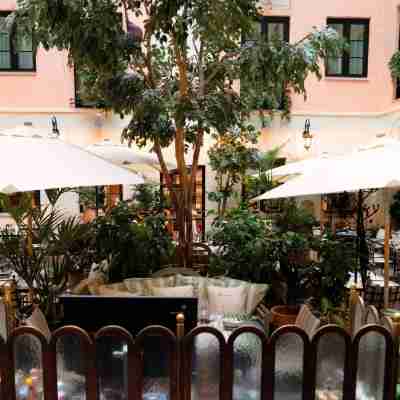 MJ's Hotel Exterior