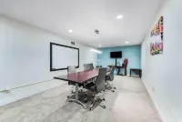 The Blu Hotel Blue Ash Cincinnati, Ascend Hotel Collection Hotels in Blue Ash