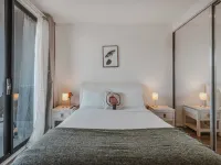 Lonsdale St 1-Bed Unit with Study Area and Parking