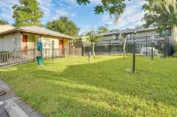 2 Mi to UF Campus: Modern Condo w/ Pool Access! - Condos