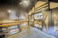 Willow Brook Getaway: Hot Tub, Deck in Mifflinburg - 3-Star