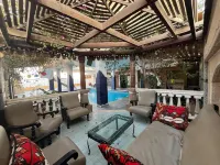 Triangle Pyramids Boutique - مسبح خاص