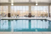 Hampton Inn Lawrence - مسبح