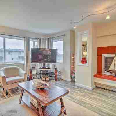 Anchorage Condo - Walk to Downtown and Coast Trail! Rooms